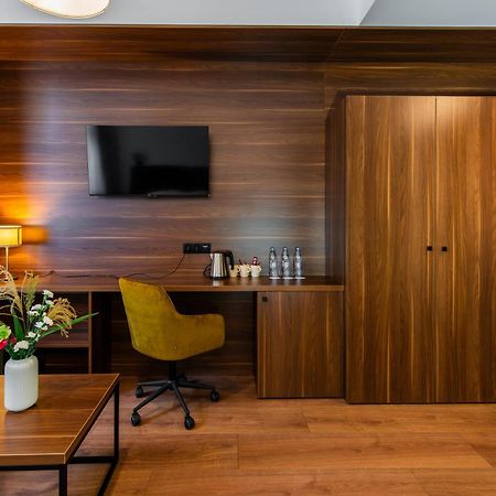 Hotel Victoria Олкуш Екстериор снимка