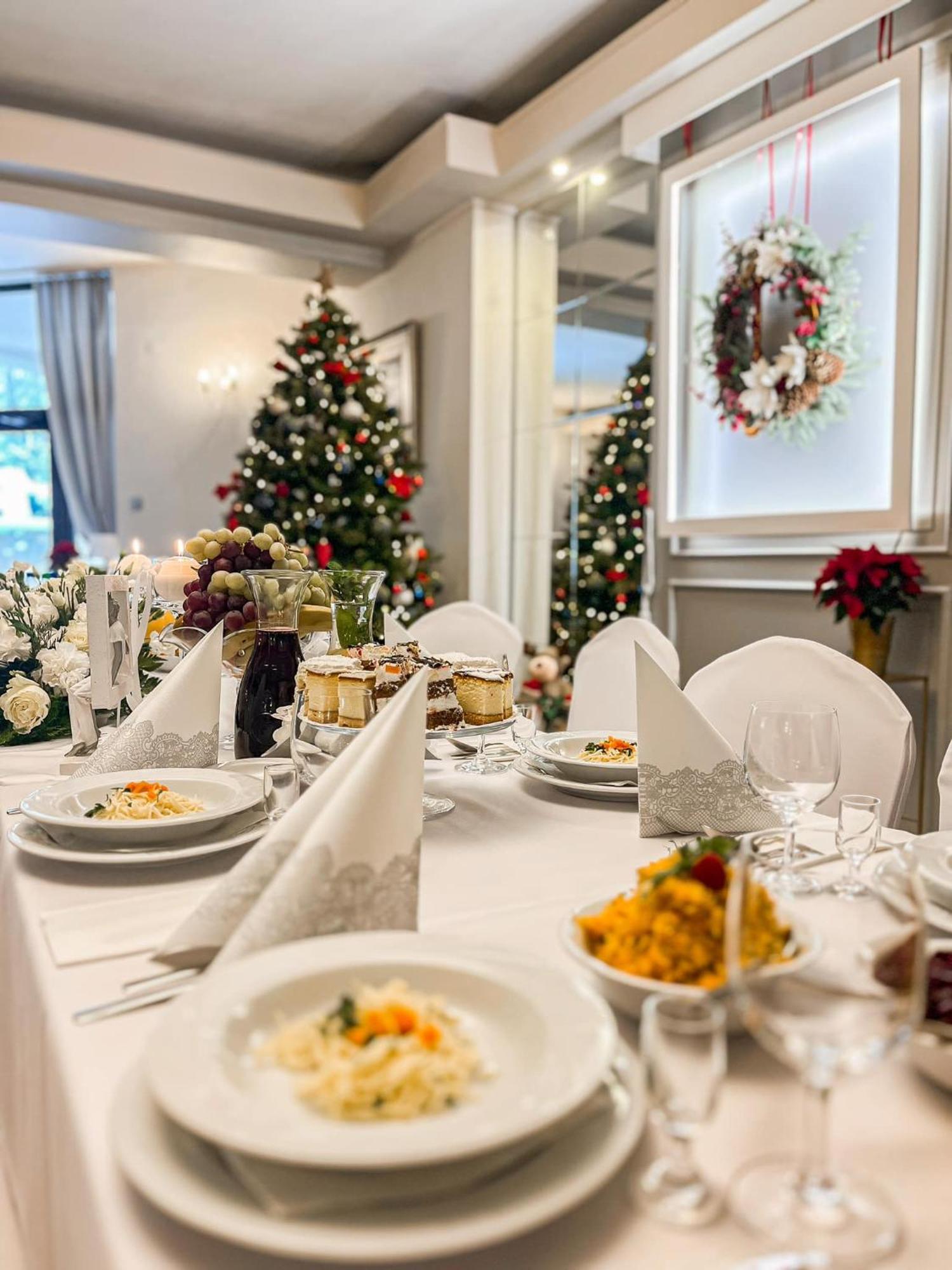 Hotel Victoria Олкуш Екстериор снимка