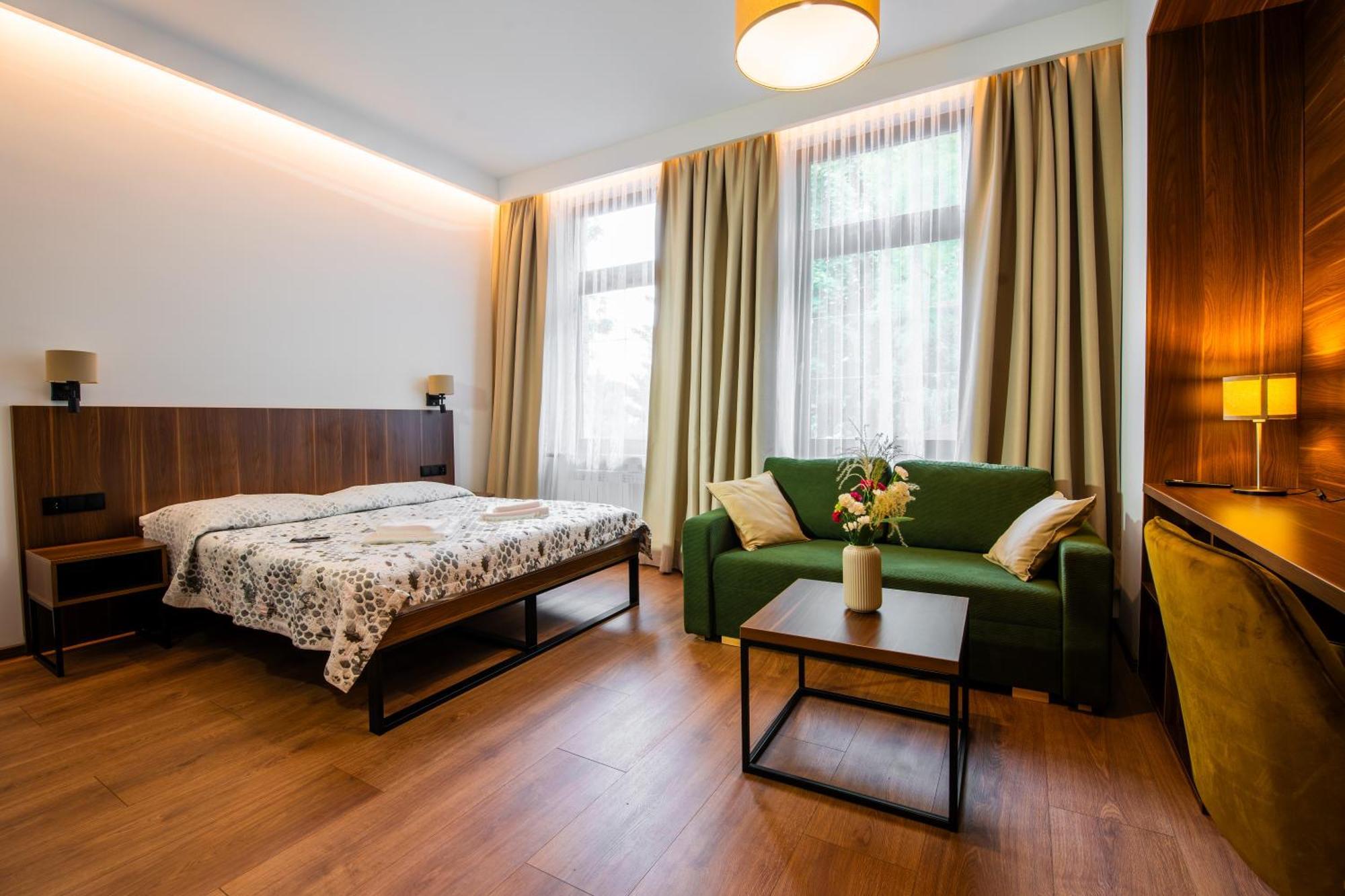 Hotel Victoria Олкуш Екстериор снимка