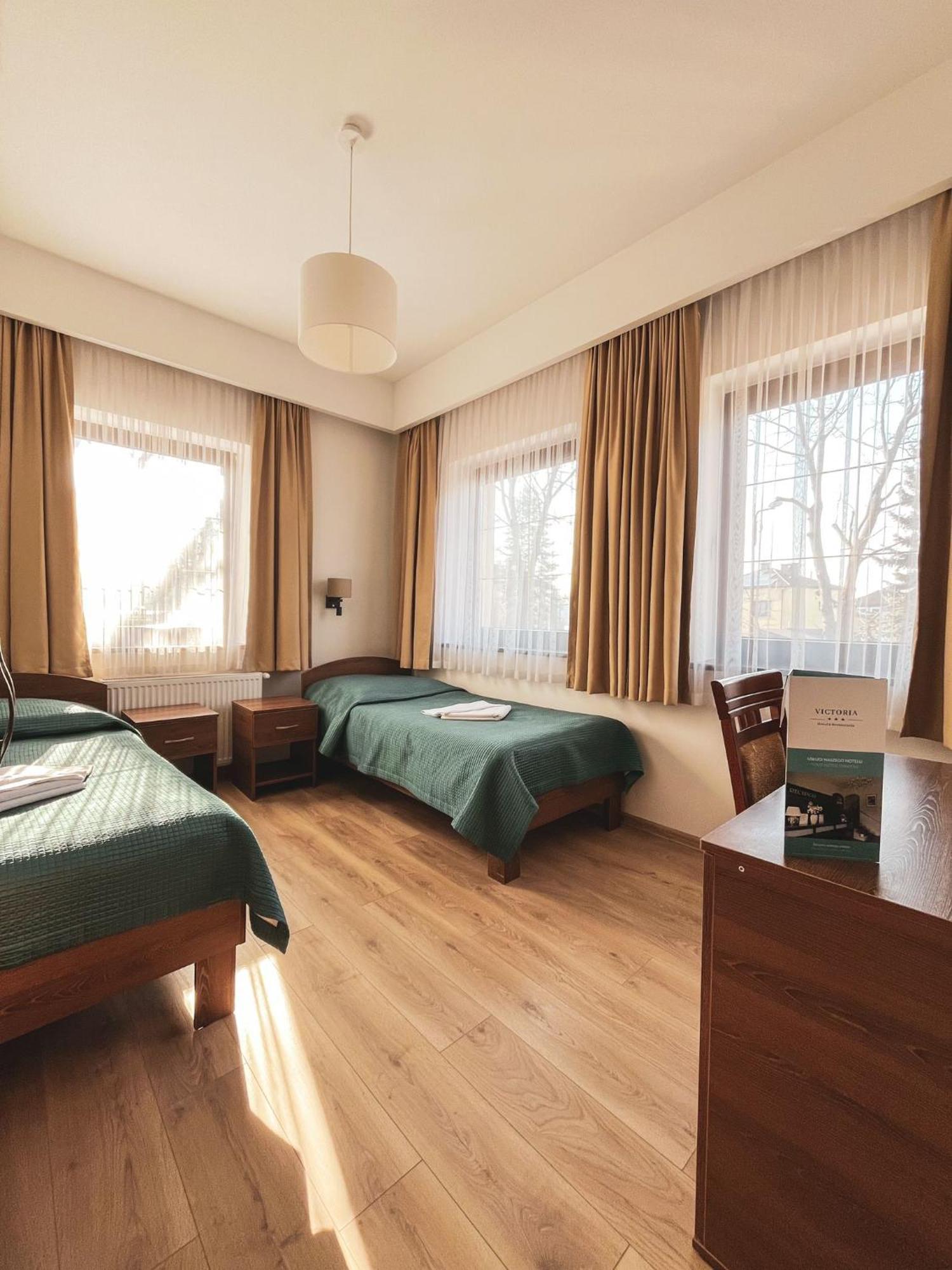 Hotel Victoria Олкуш Екстериор снимка