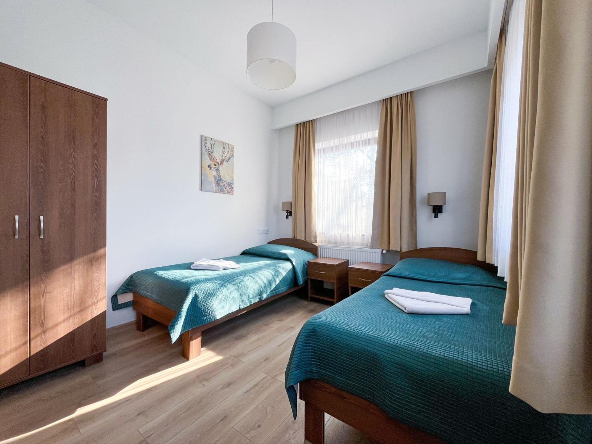 Hotel Victoria Олкуш Екстериор снимка
