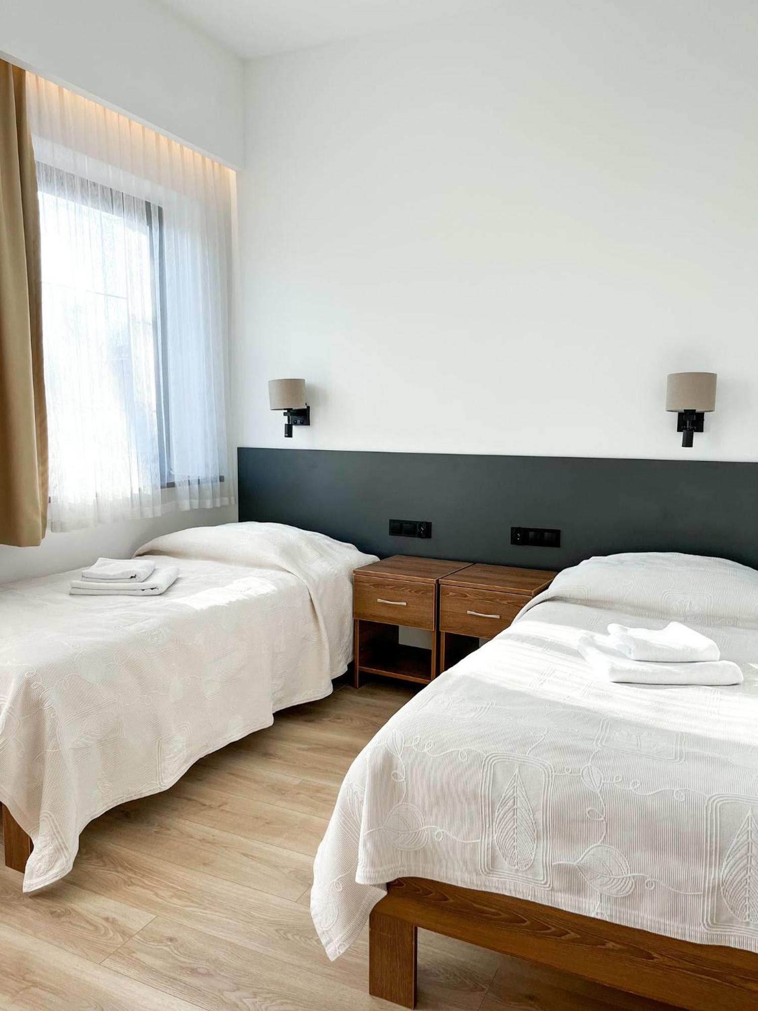 Hotel Victoria Олкуш Екстериор снимка
