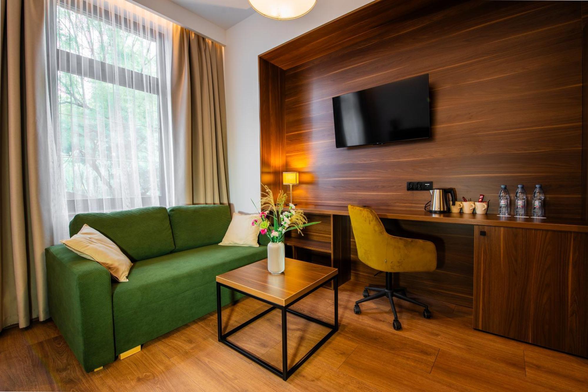Hotel Victoria Олкуш Екстериор снимка