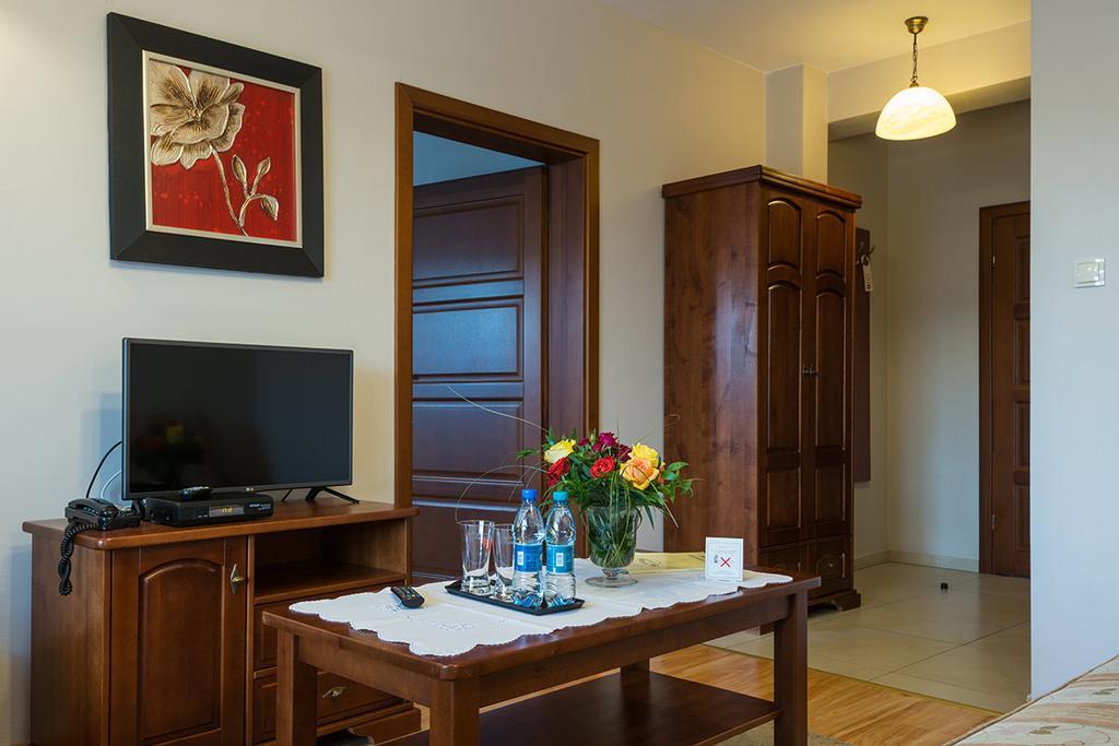 Hotel Victoria Олкуш Екстериор снимка