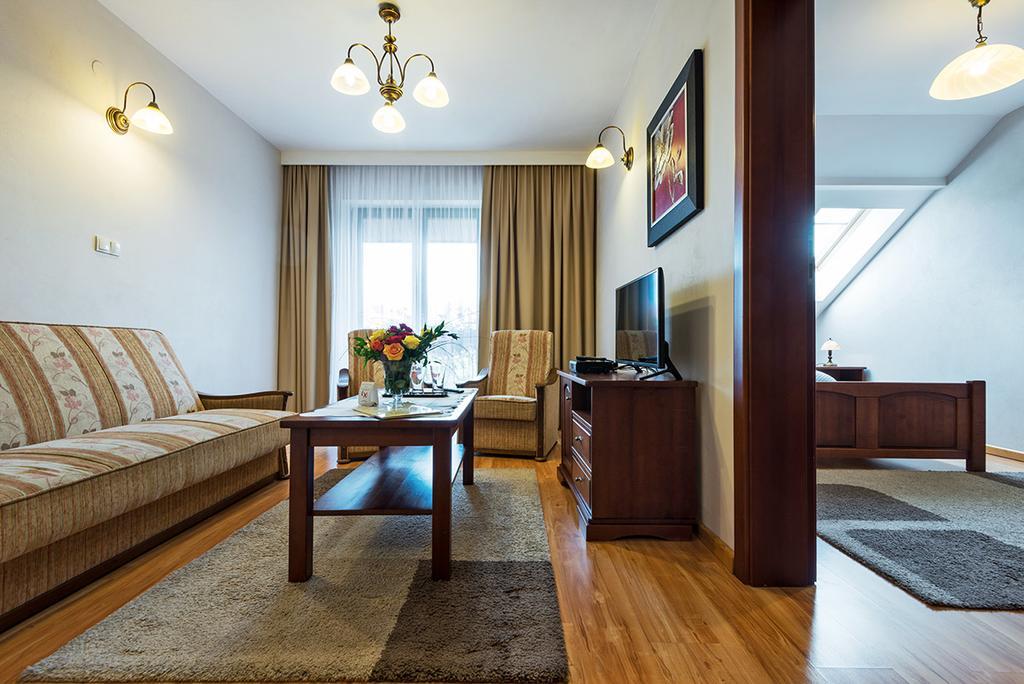 Hotel Victoria Олкуш Екстериор снимка