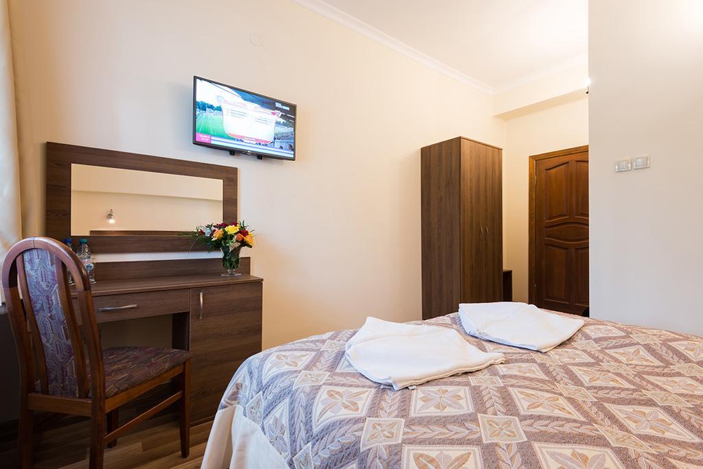 Hotel Victoria Олкуш Екстериор снимка