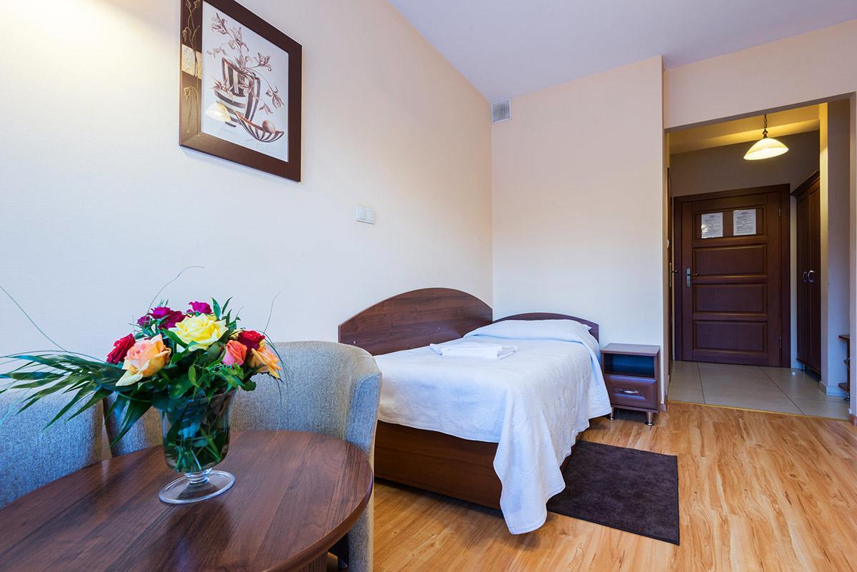 Hotel Victoria Олкуш Екстериор снимка